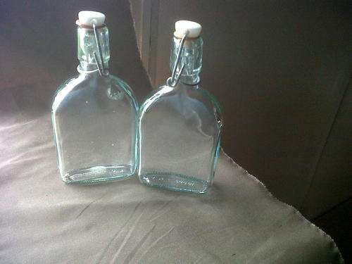 LOT OF 2 X RESEALABLE VINTAGE GLASS BOTTLES 200ML